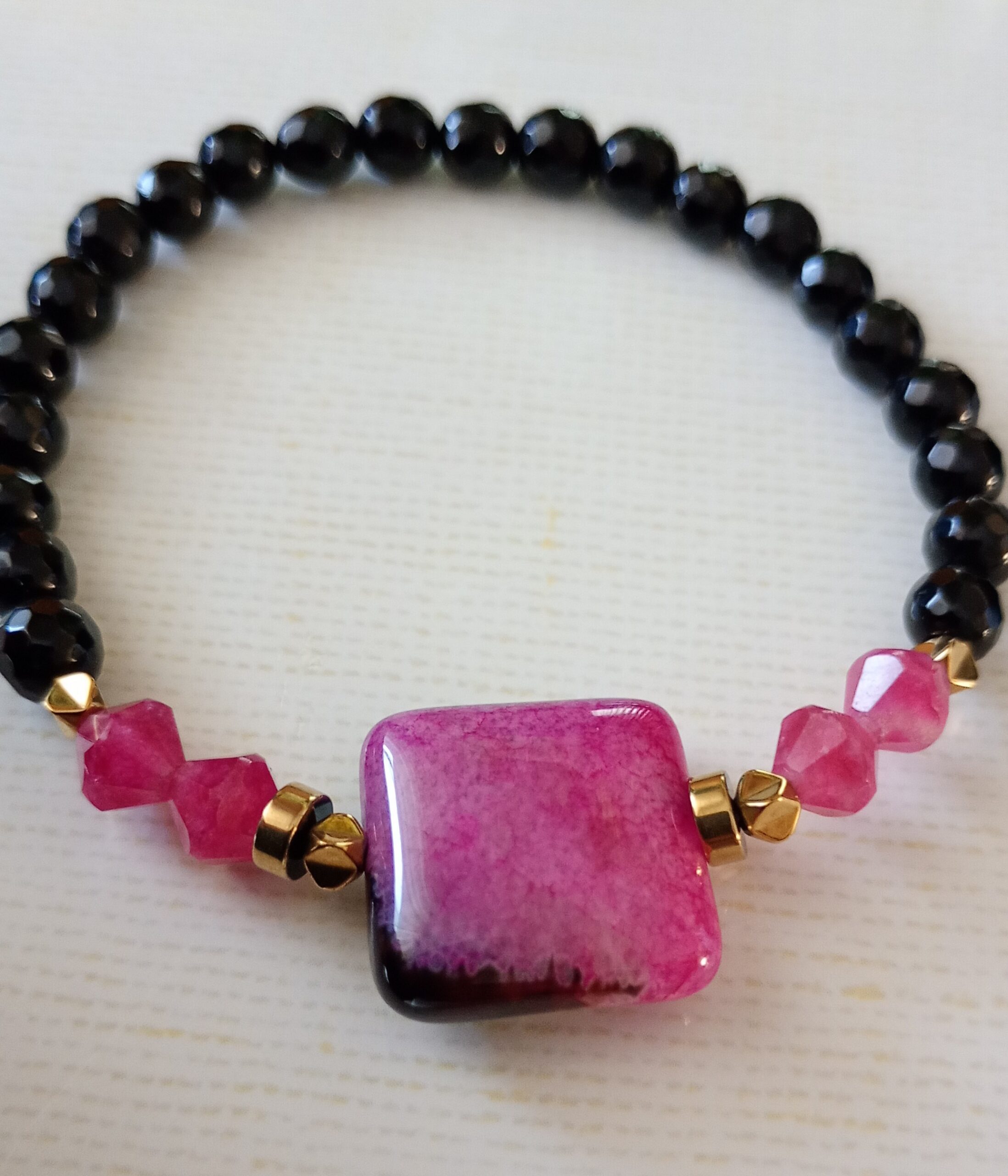 Bransoletka z kamieni naturalnych – Onyks, chalcedon, agat Urugwajski